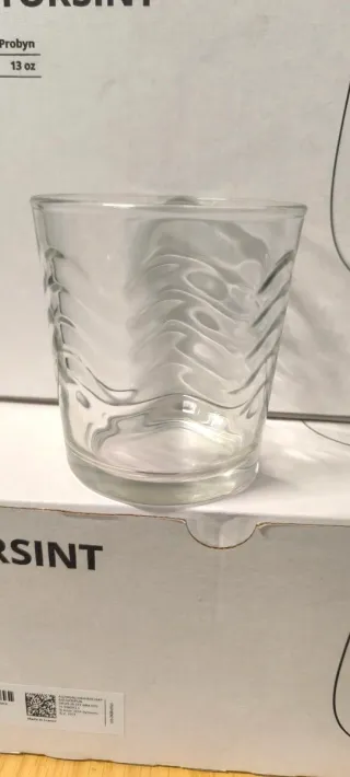 Bicchieri d'acqua in vetro