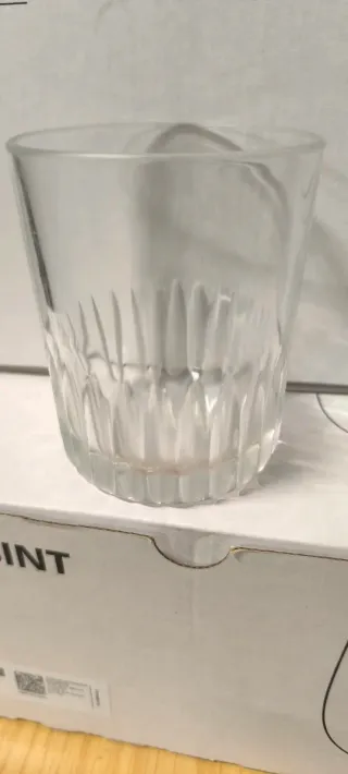 Bicchieri d'acqua in vetro