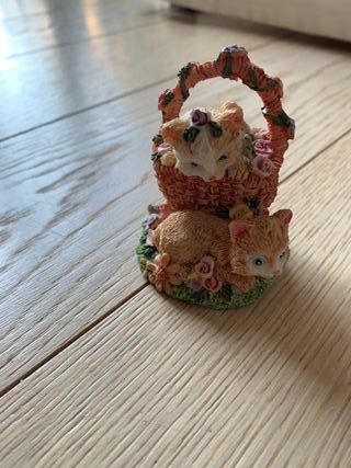 Soprammobile 2 gattini in cestino