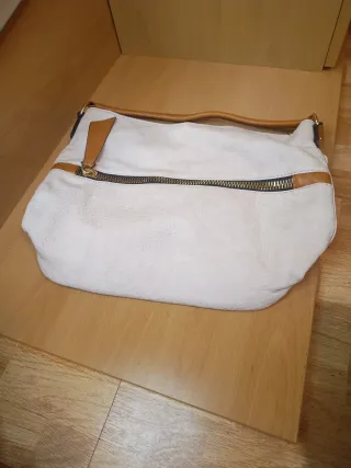 Bolso de mano beige y blanco