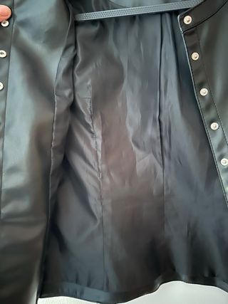 Pack ZARA de chaqueta efecto piel y camisa satén