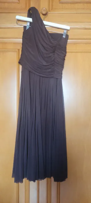 Vestido marrón de fiesta