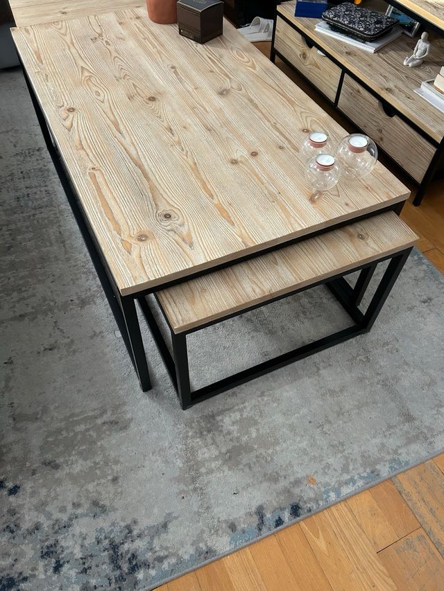 Conjunto de maison du monde de 3 mesas elegantes.