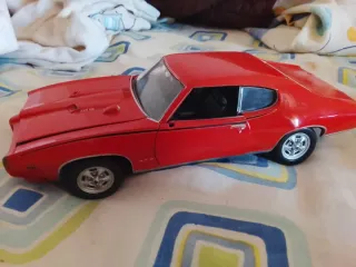 modelo a escala de un Pontiac GTO de 1969.