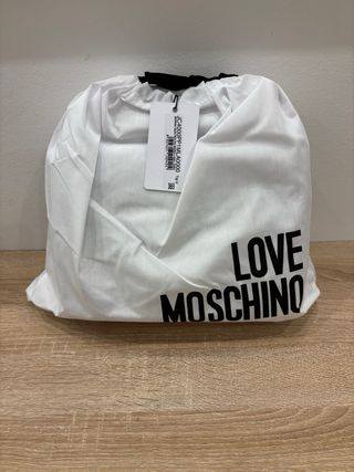 Bolso Love Moschino Negro Acolchado