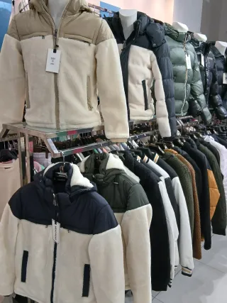 ELYON 624061417 Todo tipo de ropa y complementos.