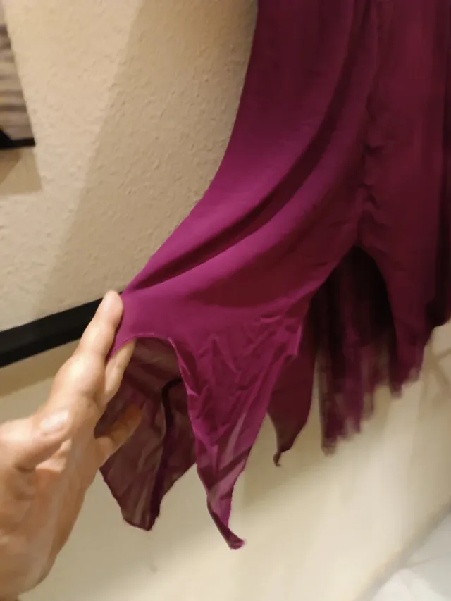 Vestido de fiesta morado con encaje