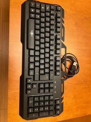 Set tastiera azerty + mouse + mouse pad + cuffie con microfono