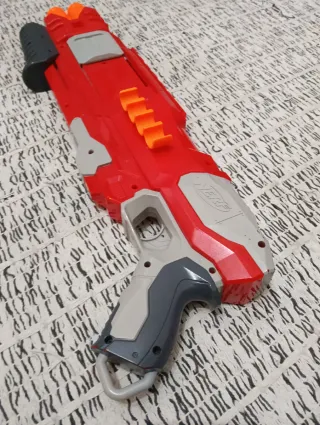 Pistola Nerf MEGA