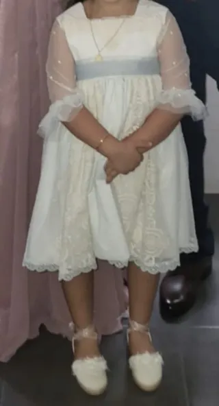 Vestido de fiesta beige y blanco