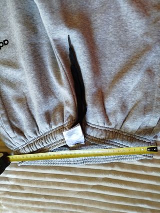 Pantalón Adidas Gris Talla S