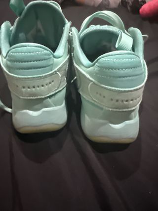 Zapatillas Jordan Teal y Dorado