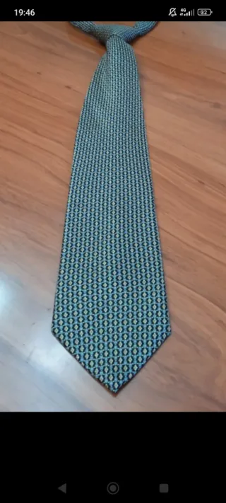 Corbata de seda azul y dorada* 5€