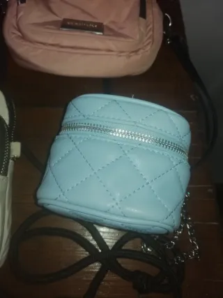 3 bolsos Bimba y Lola y otros