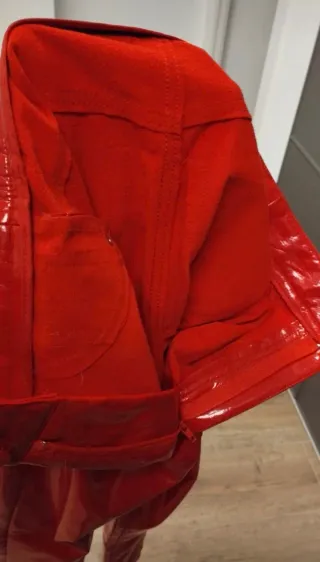 Pantalón vinilo rojo