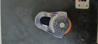 Polea Petzl para izar material