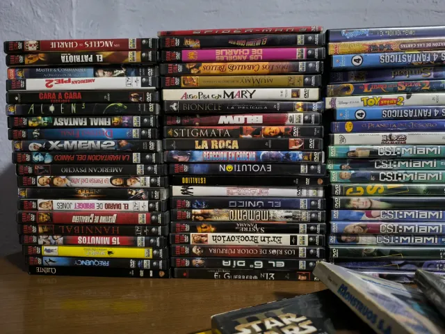 Lote de DVDs de Películas Variadas