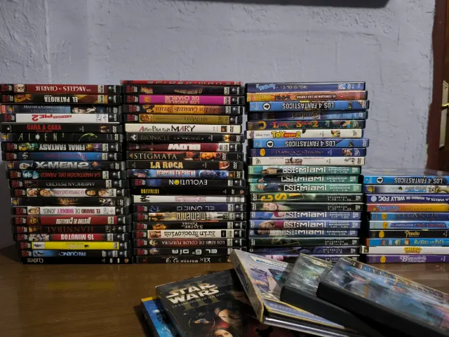 Lote de DVDs de Películas Variadas