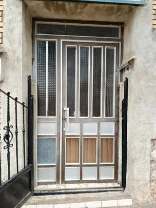 Puerta de calle con cristal