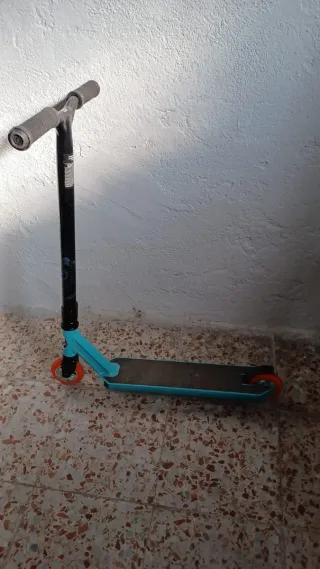 Patinete de Skate Azul y Negro