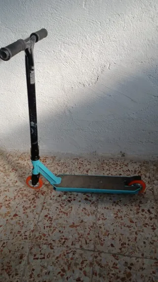 Patinete de Skate Azul y Negro