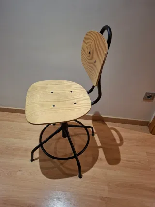 Silla giratoria Ikea madera y metal