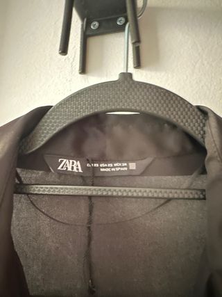 Blusa satinada negra – ZARA – Talla XS – Fluida