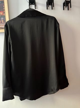 Blusa satinada negra – ZARA – Talla XS – Fluida