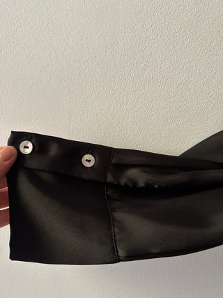 Blusa satinada negra – ZARA – Talla XS – Fluida