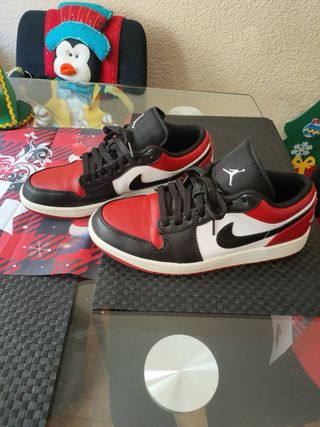 Zapatillas Jordan Rojas y Blancas