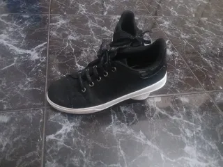 Zapatillas negras brillantes