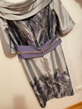 Vestido elegante gris y morado