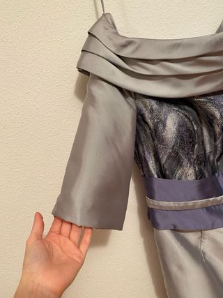 Vestido elegante gris y morado