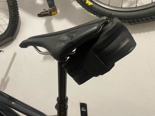 Bolsa herramientas bajo sillín bici