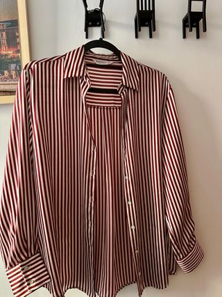 Camisa de rayas rojas y blancas Stradivarius
