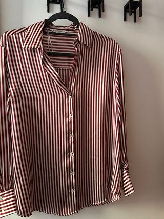 Camisa de rayas rojas y blancas Stradivarius