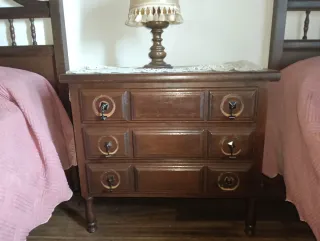 Cómoda baja de madera