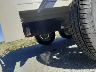 210x130 remolque con barandillas doble eje