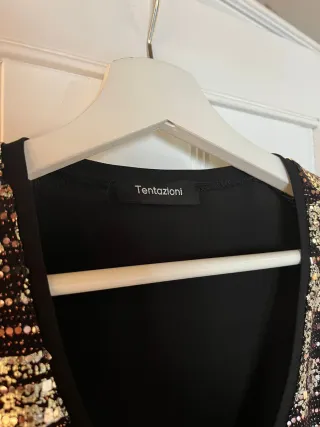 Camiseta fiesta lentejuelas doradas