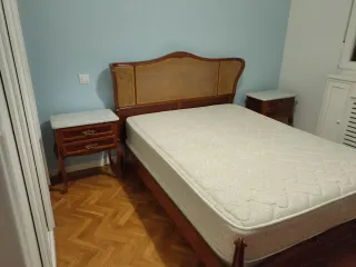 Comodini e cassettiera in legno con marmo