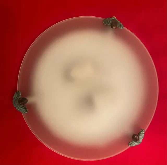 Plafón de cristal con detalles metálicos