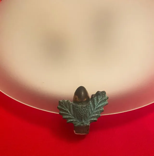 Plafón de cristal con detalles metálicos