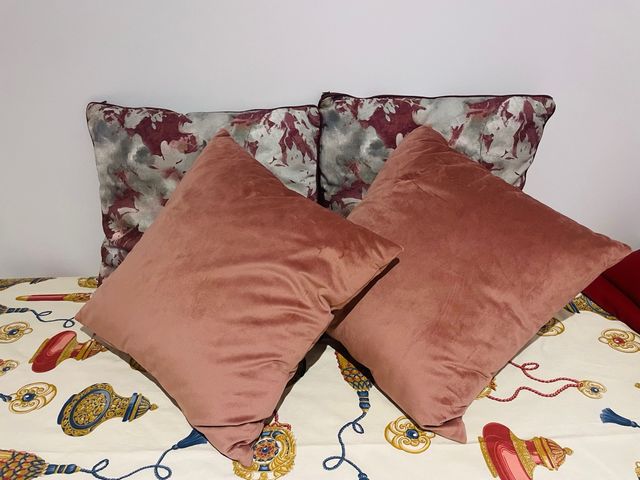 4 Cojines Terciopelo Rosa y Estampado