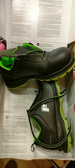 Zapatos de seguridad POSSTER negros y verdes