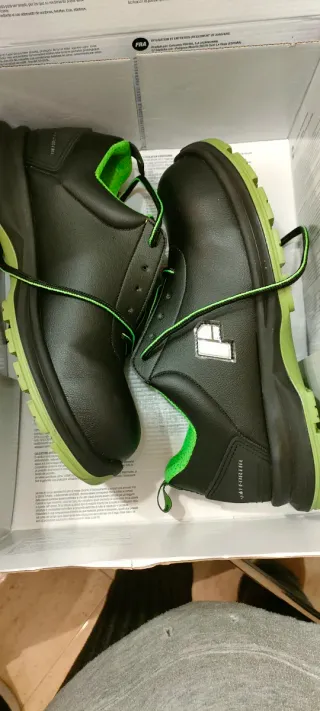 Zapatos de seguridad POSSTER negros y verdes
