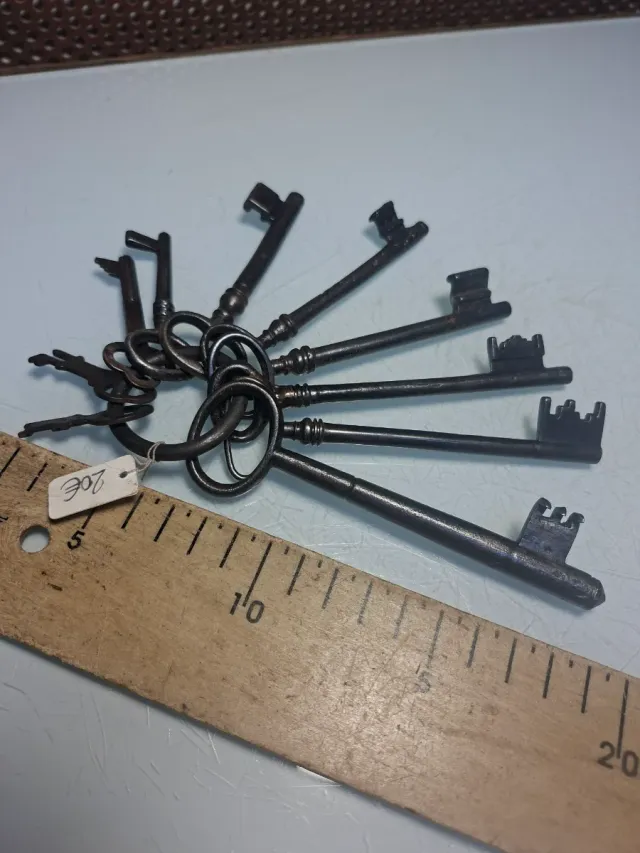 Juego de llaves antiguas