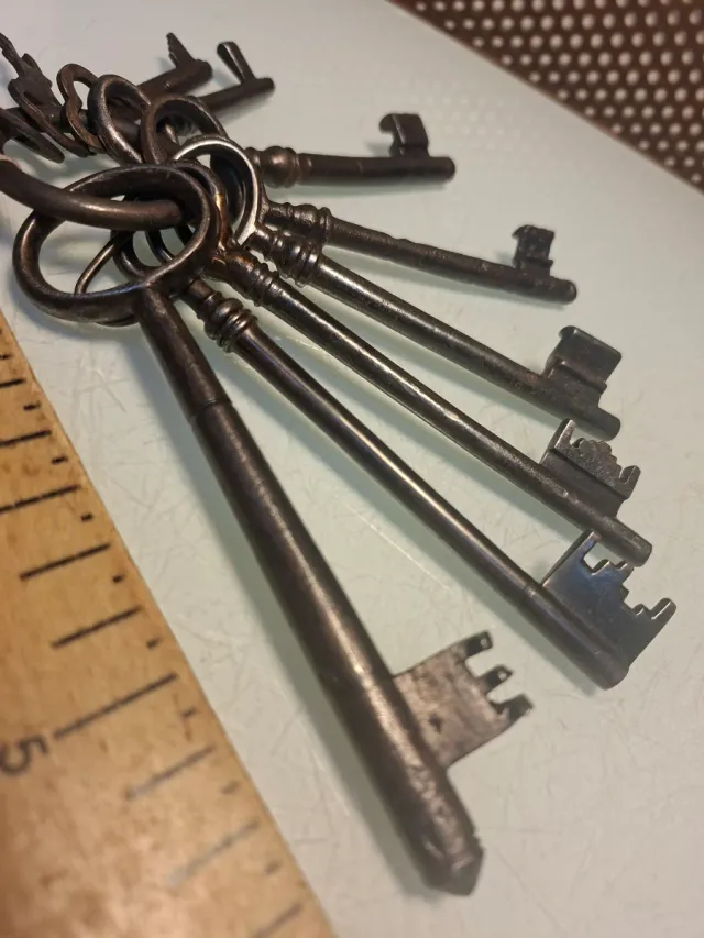 Juego de llaves antiguas