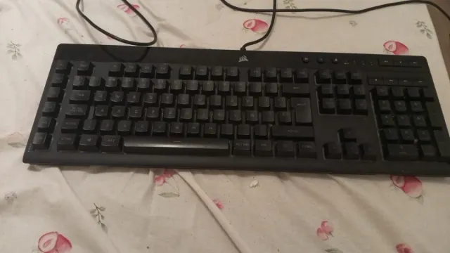 Teclado Corsair Negro con Luces LED