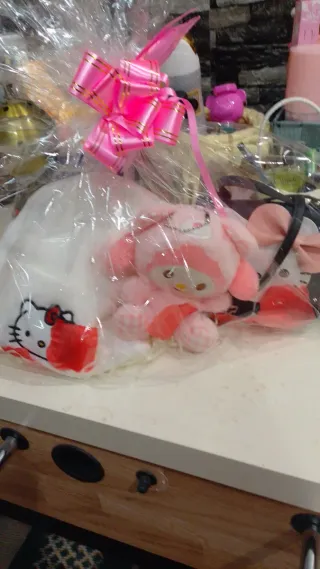 Cesta regalo Hello Kitty y My Melody