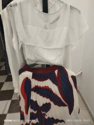 Camisa blanca Desigual con volantes